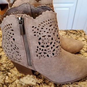 Sugar Stone Colored Booties Size 10m